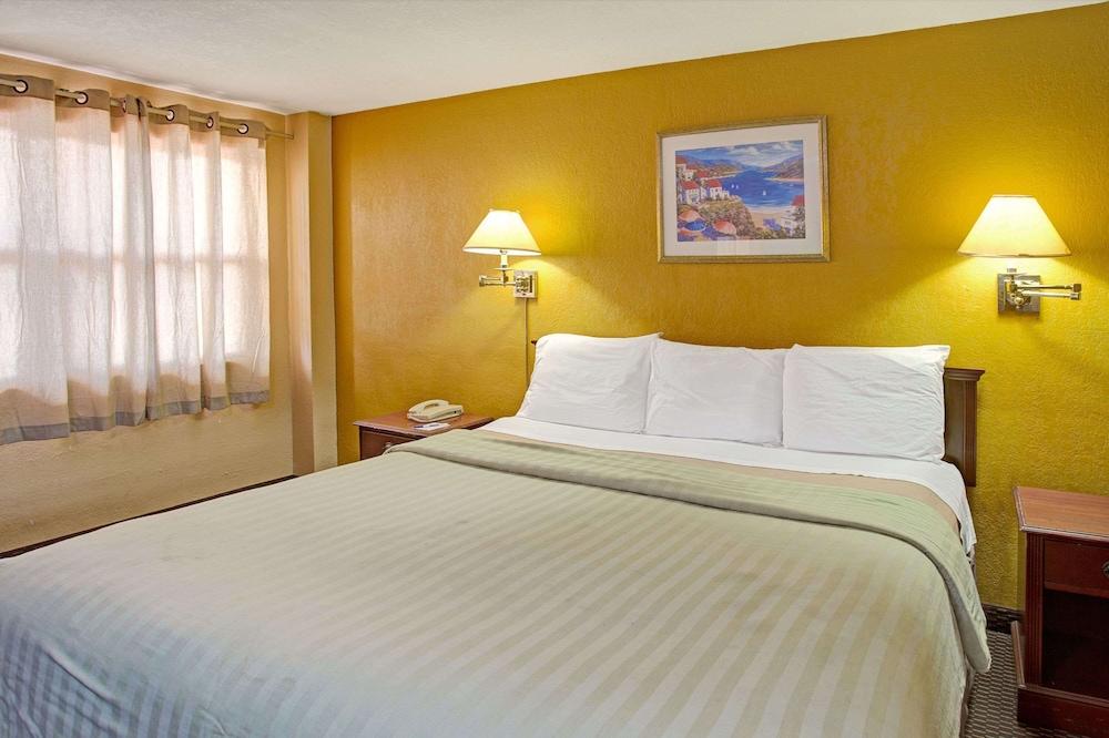 Travelodge by Wyndham Fort Lauderdale photo 5