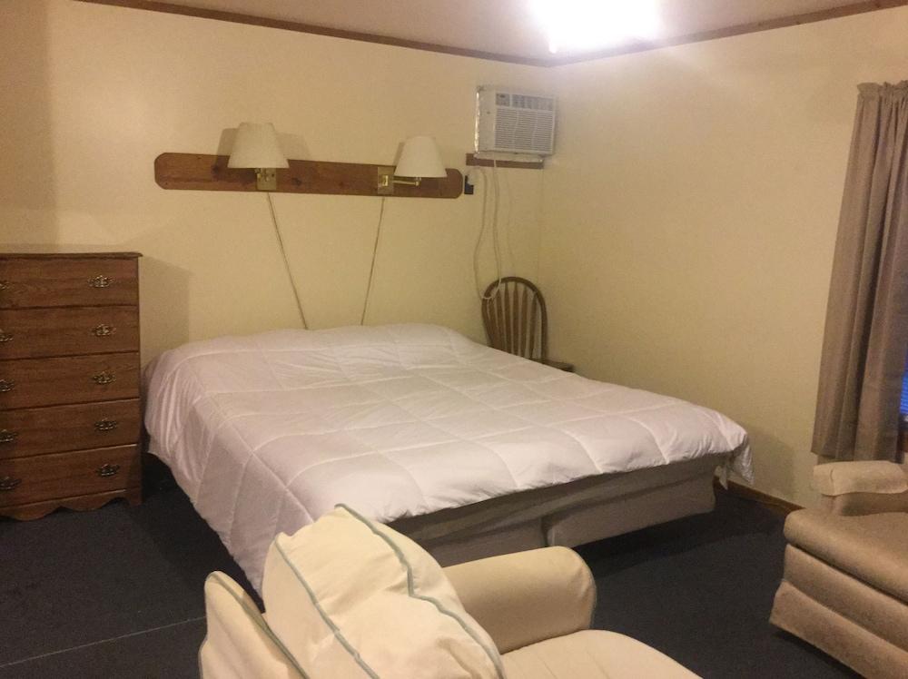 Waters Edge Motel photo 14