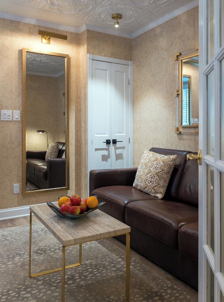 Chateau Inn and Suites photo 37