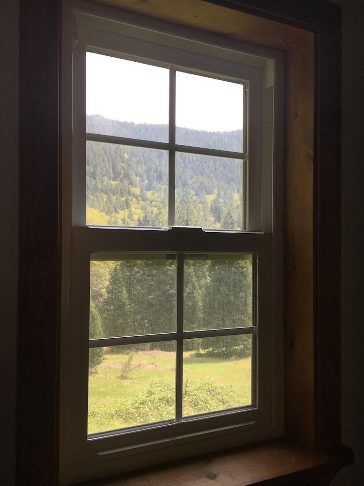 Dunsmuir Lodge photo 17