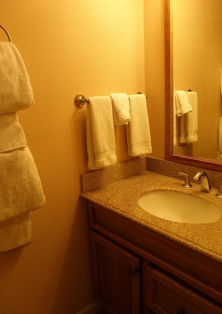 The River's Edge Motel Lodge & Resort photo 25