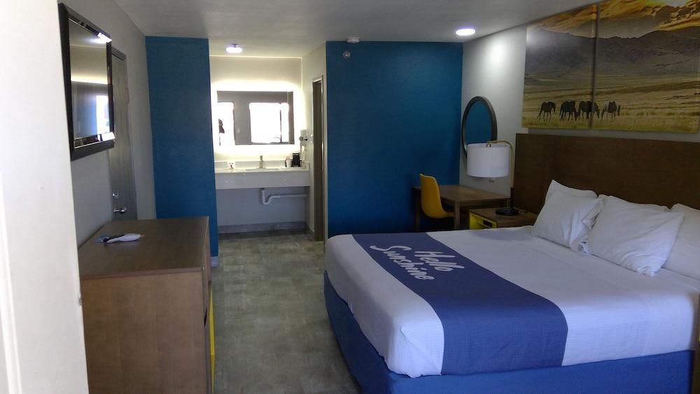 Days Inn by Wyndham Ruidoso Downs photo 38