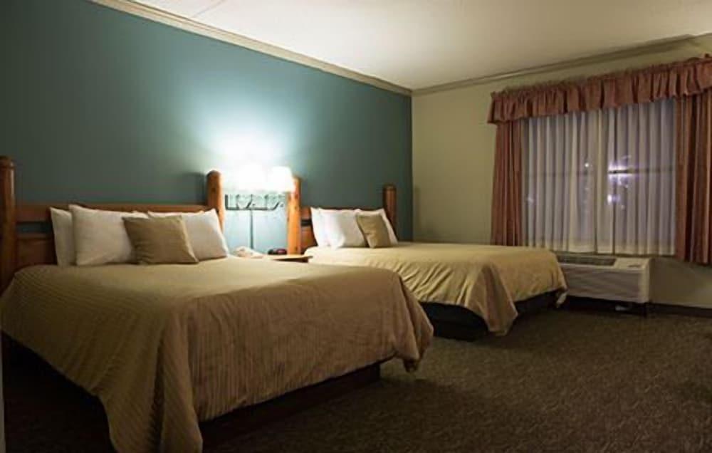 Darien Lake Lodge on the Lake photo 9