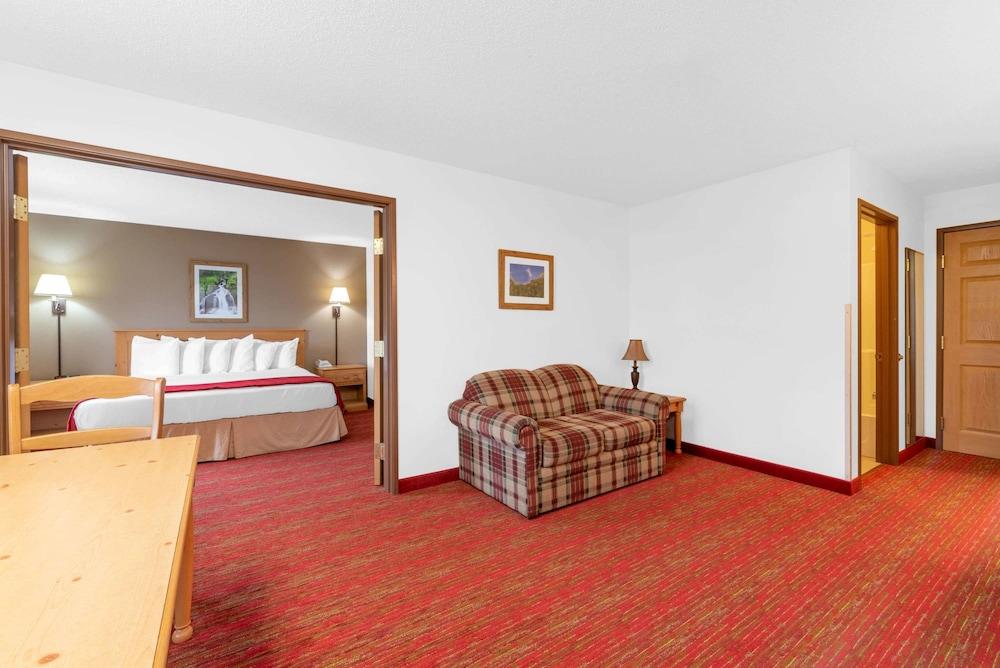 Summerset Hotel & Suites photo 12