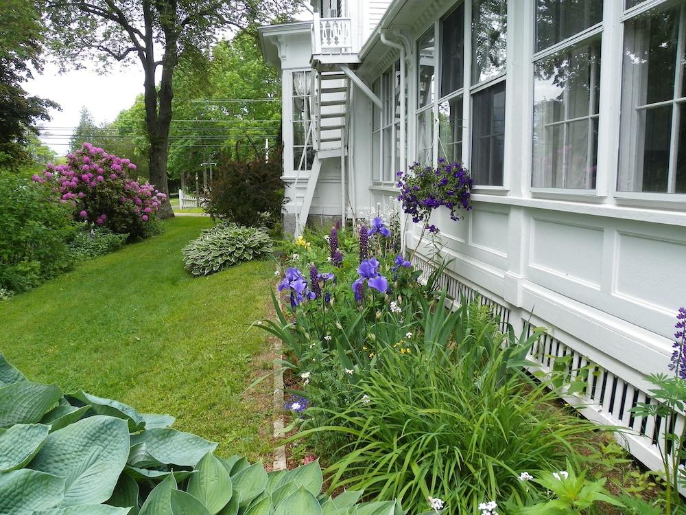 Homeport Inn and Tavern photo 86