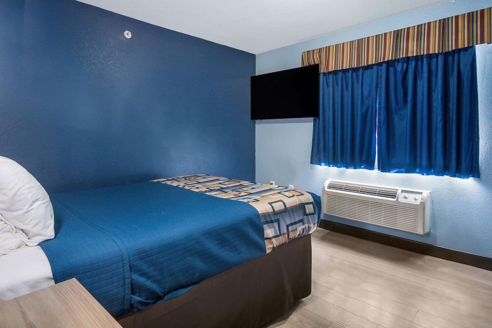Rodeway Inn Carrollton I-35E photo 20