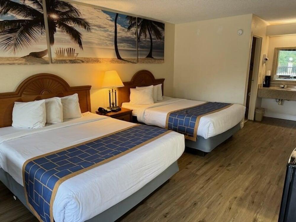 Days Inn by Wyndham Chiefland photo 4