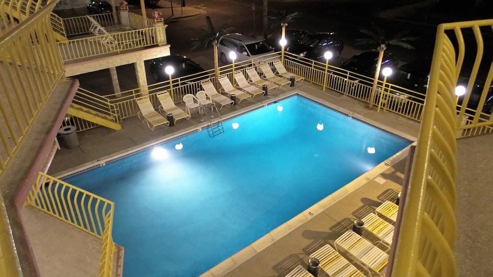 Golden Rail Motel photo 18