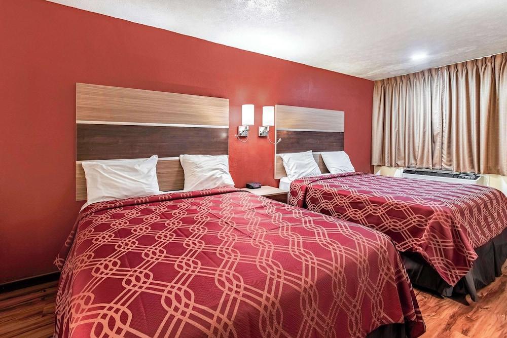 Econo Lodge Worthington - Columbus North photo 12