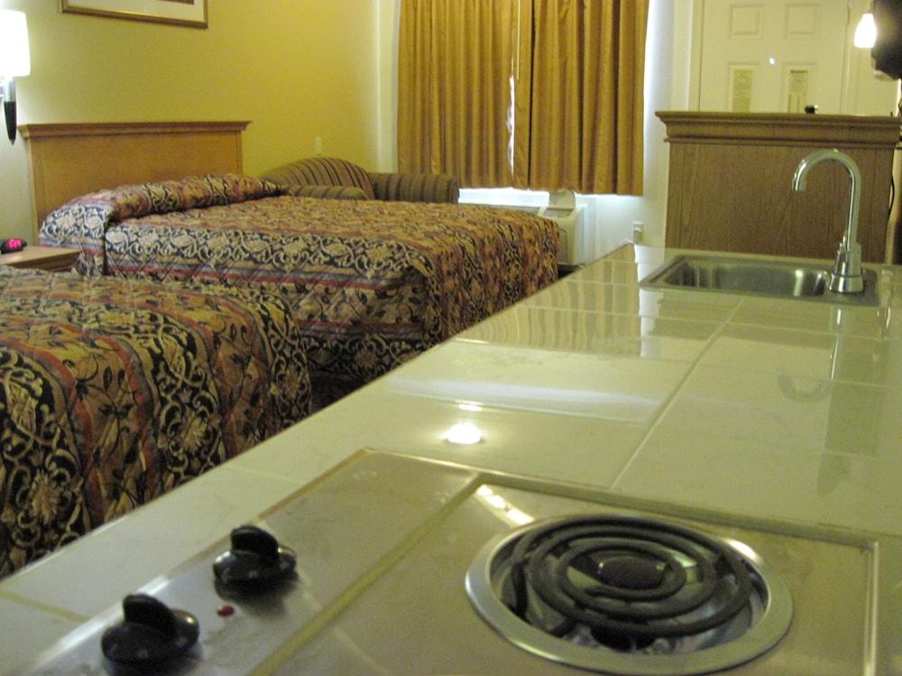 Texas Inn Weslaco photo 35