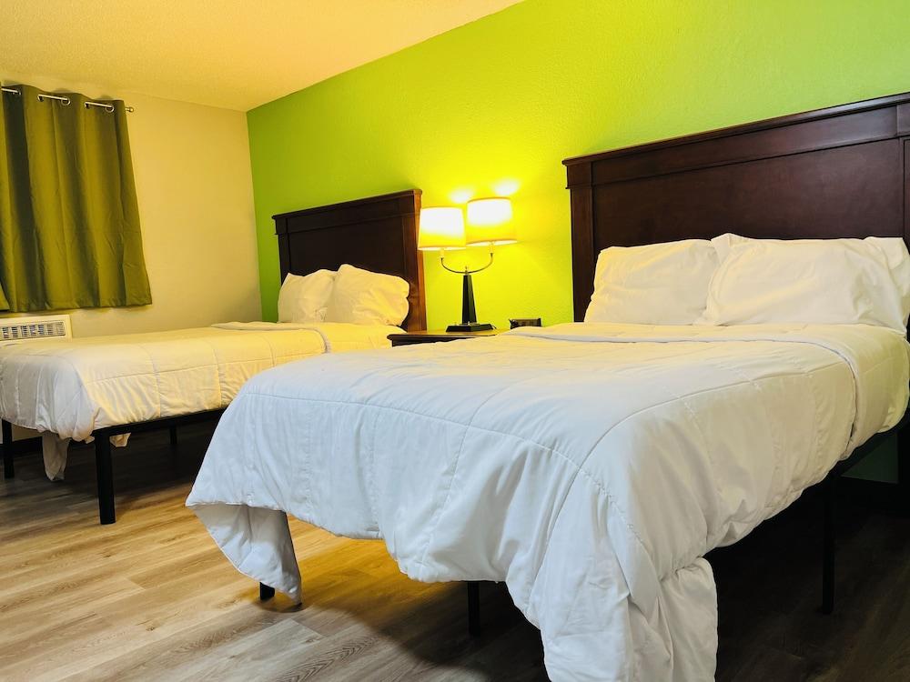 Super Inn by OYO Lansing MI photo 32