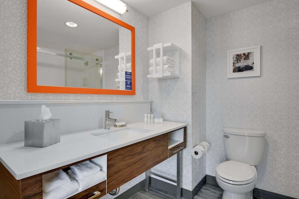 Hampton Inn Salem Boston photo 15