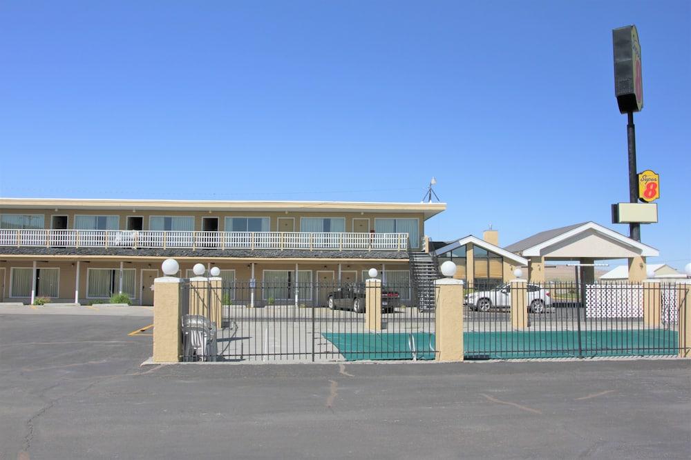 Super 8 by Wyndham Wells photo 31