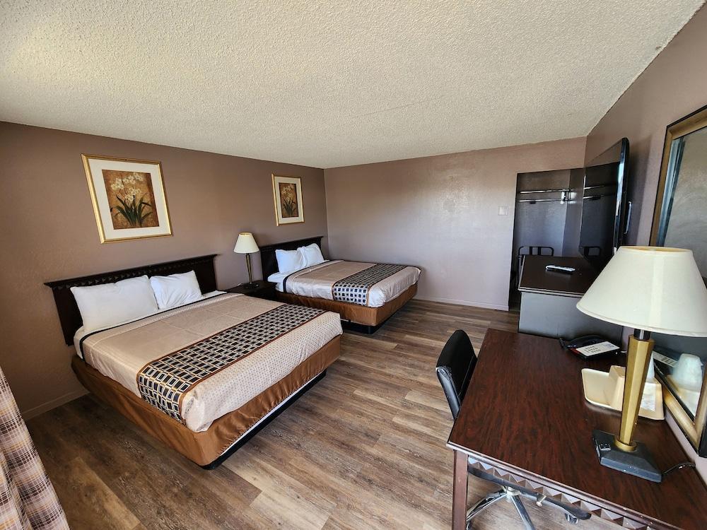 Satellite Inn photo 7