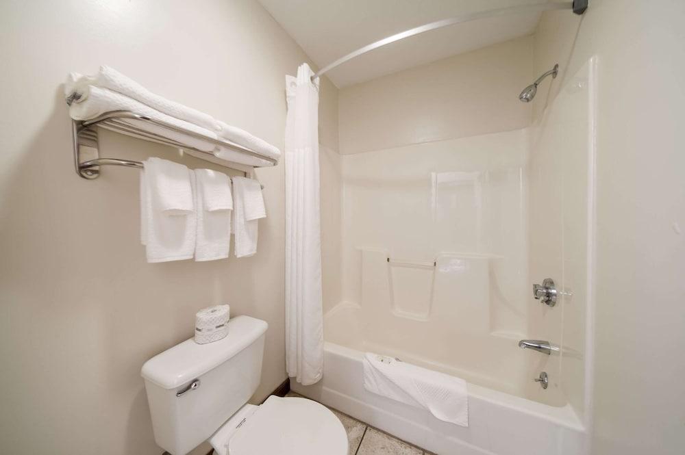 Quality Inn Great Barrington photo 18