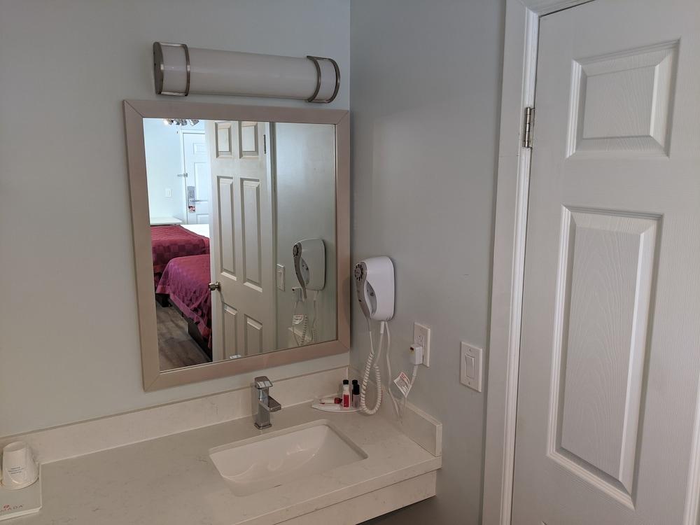 Ramada Limited Redondo Beach photo 24