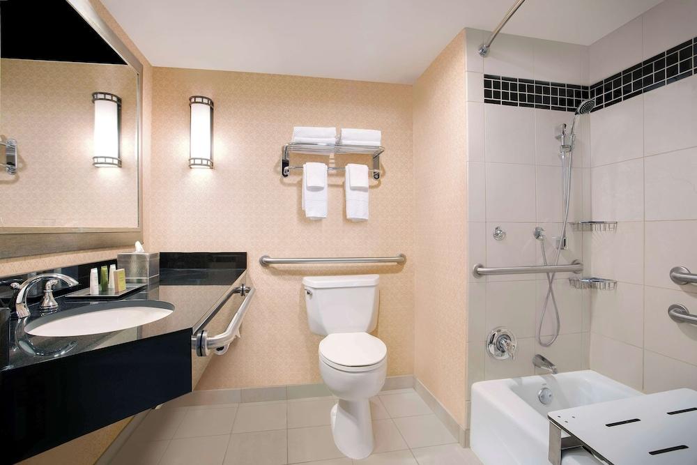 Hilton Chicago O'Hare Airport photo 59