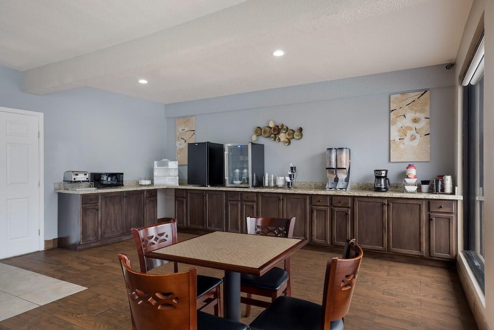 Spanish Trails Inn photo 17