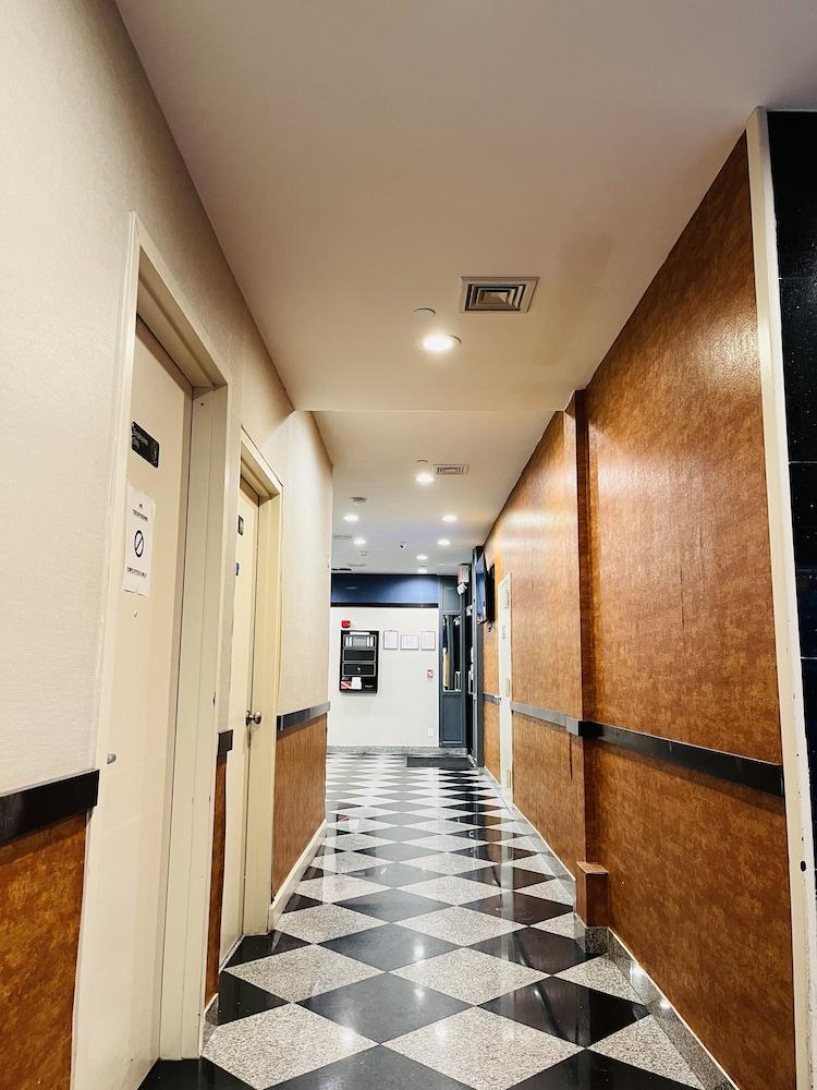 Hotel Key LaGuardia Airport photo 42
