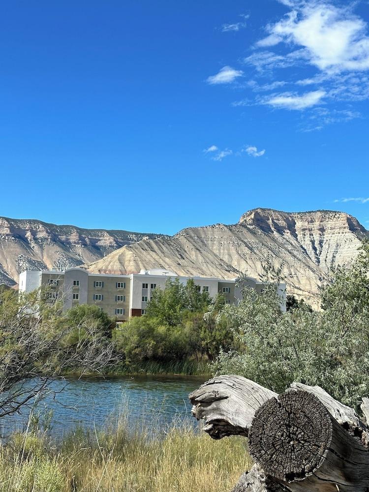 Western Slope suites photo 35