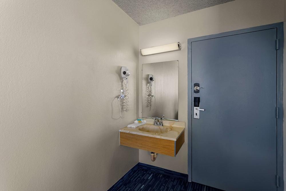 Americas Best Value Inn Gallup photo 7
