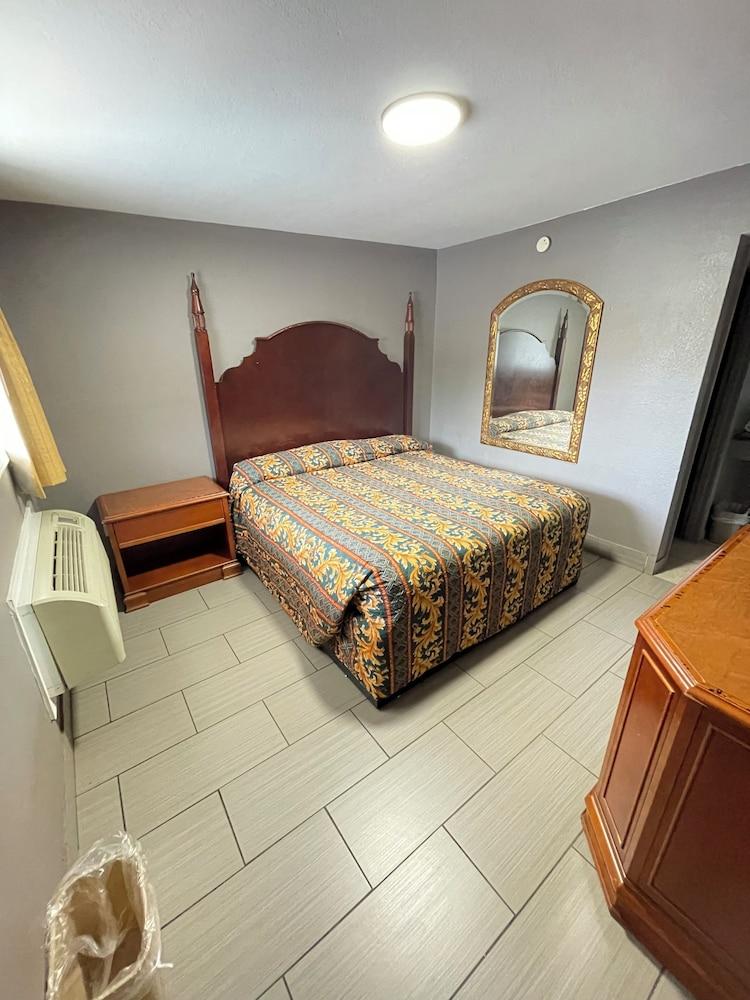 Westerner Motel photo 12