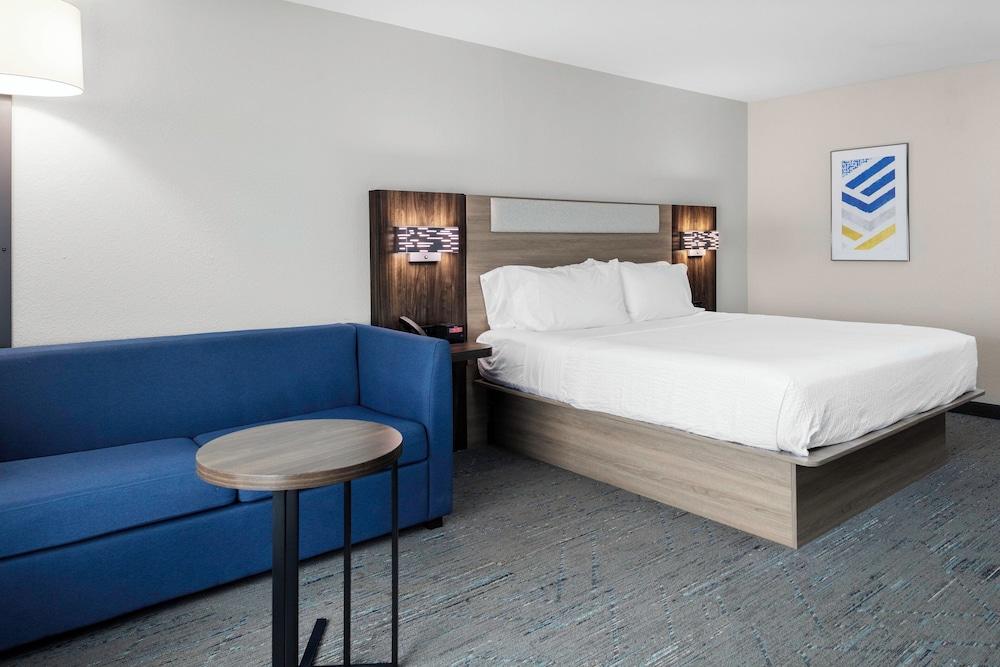 Holiday Inn Express & Suites Roanoke Rapids SE by IHG photo 35