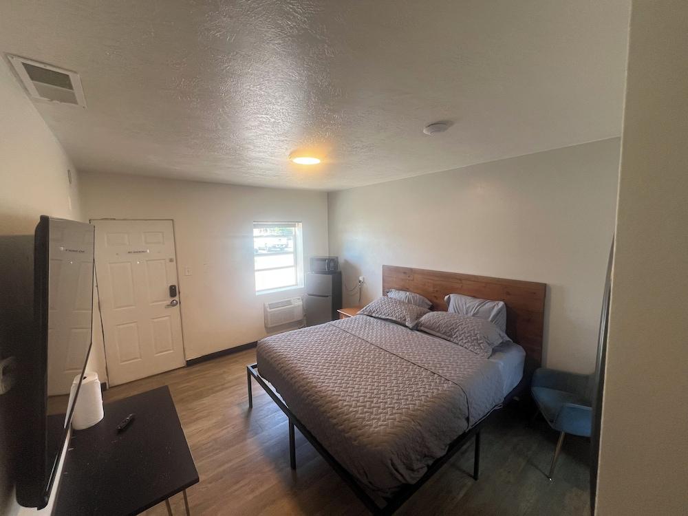 Mac's Motel photo 10