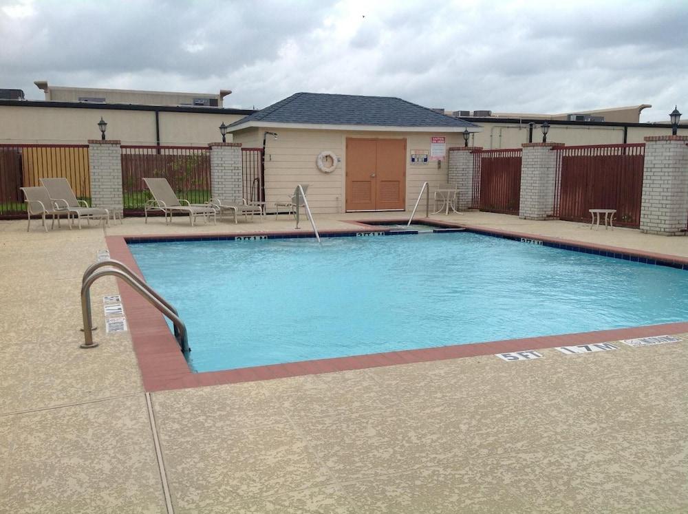 Scottish Inn & Suites photo 21