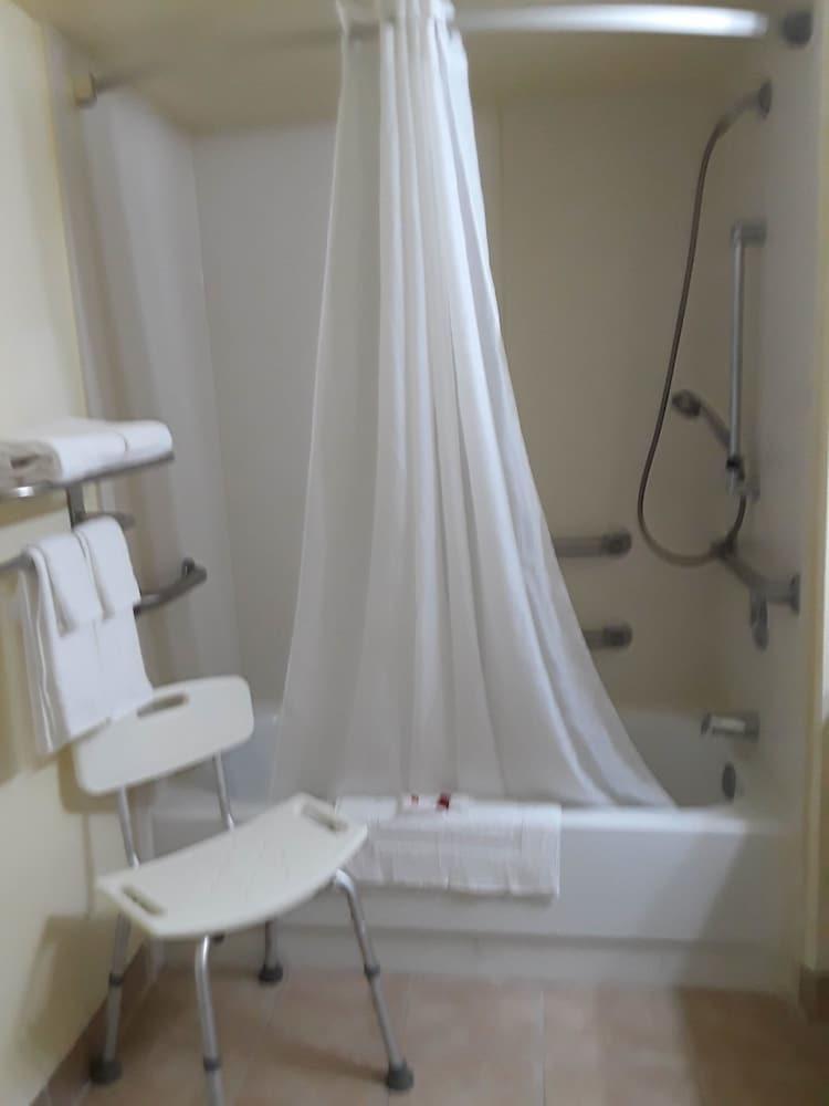 Days Inn by Wyndham Newark Wilmington photo 3