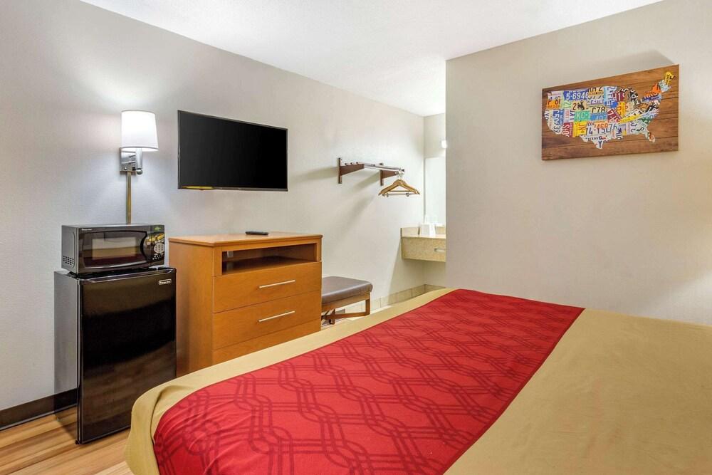Econo Lodge Creedmoor - Butner photo 10