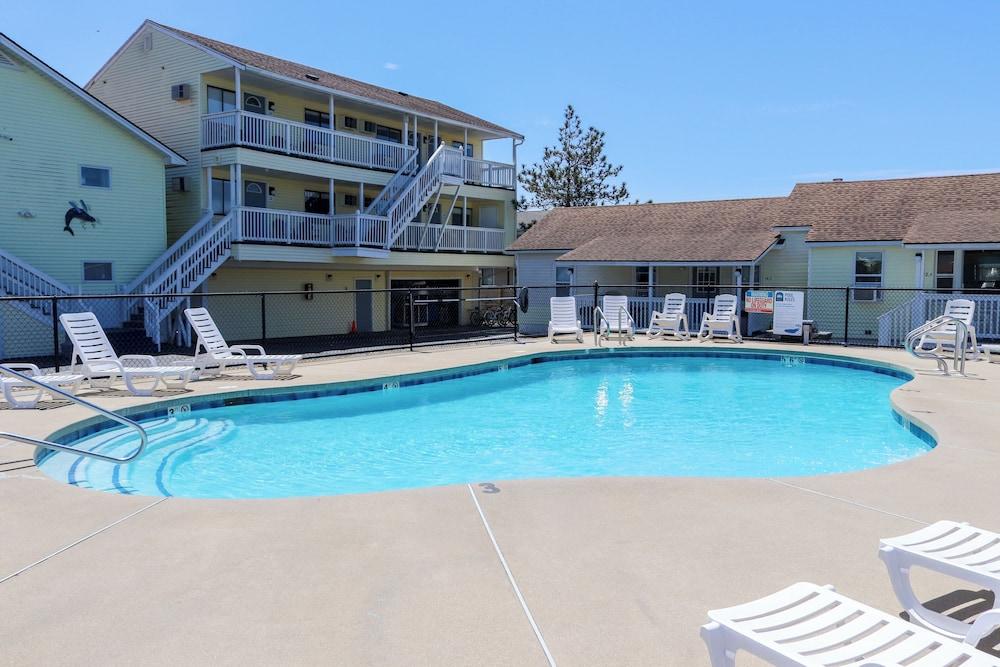 Mainsail Motel & Cottages photo 21