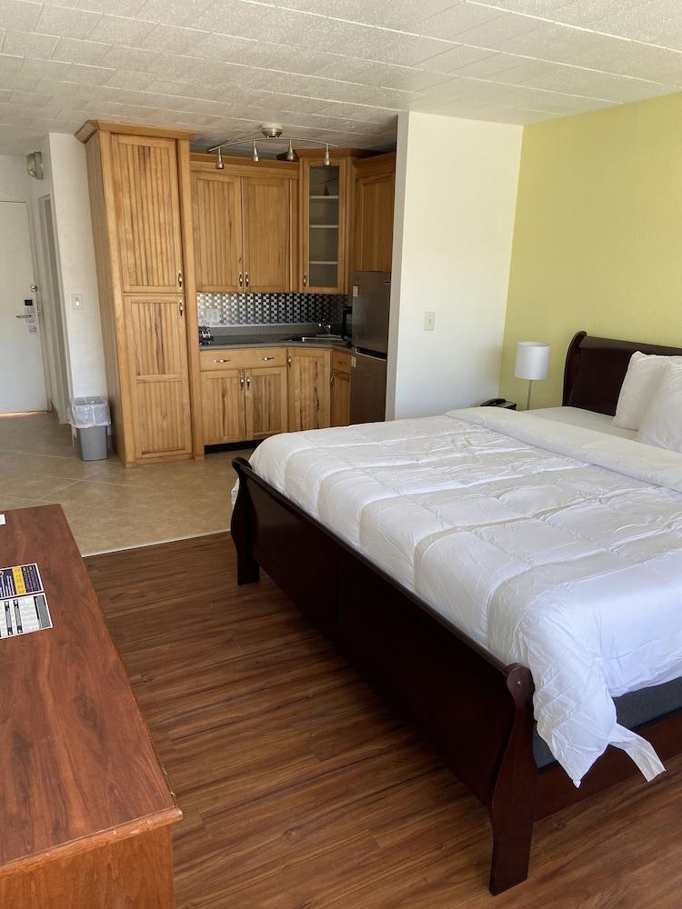 Ramada by Wyndham Butler/Tesla Biohealing Resort photo 17