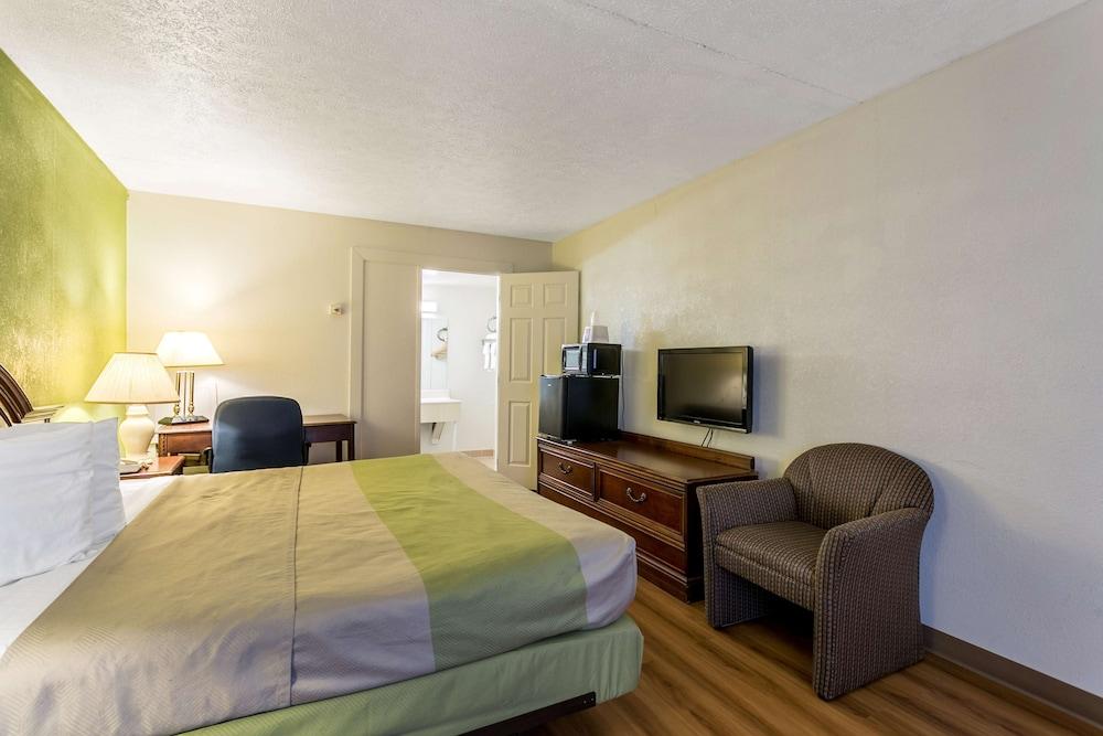 Americas Best Value Inn Edgewood photo 10