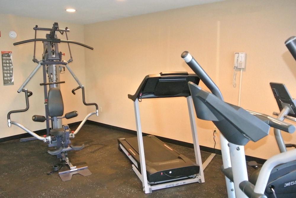 Quality Inn & Suites Carthage near Precious Moments Chapel photo 49