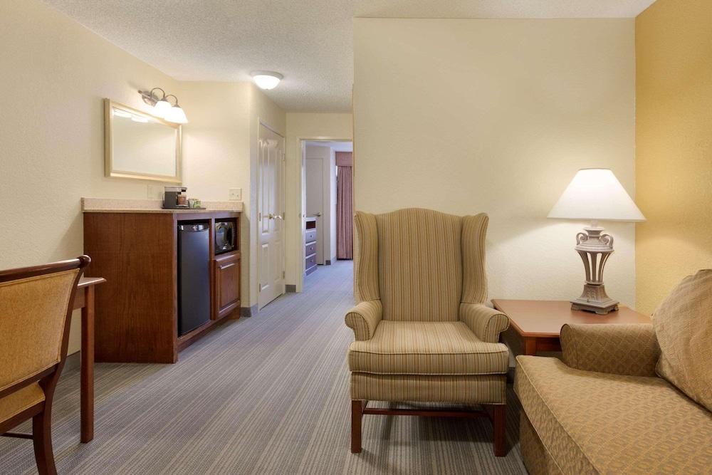 Country Inn & Suites by Radisson, Norman near University photo 9