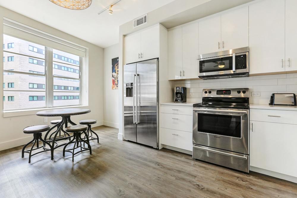 Modern Condos in California Building by Hosteeva photo 92