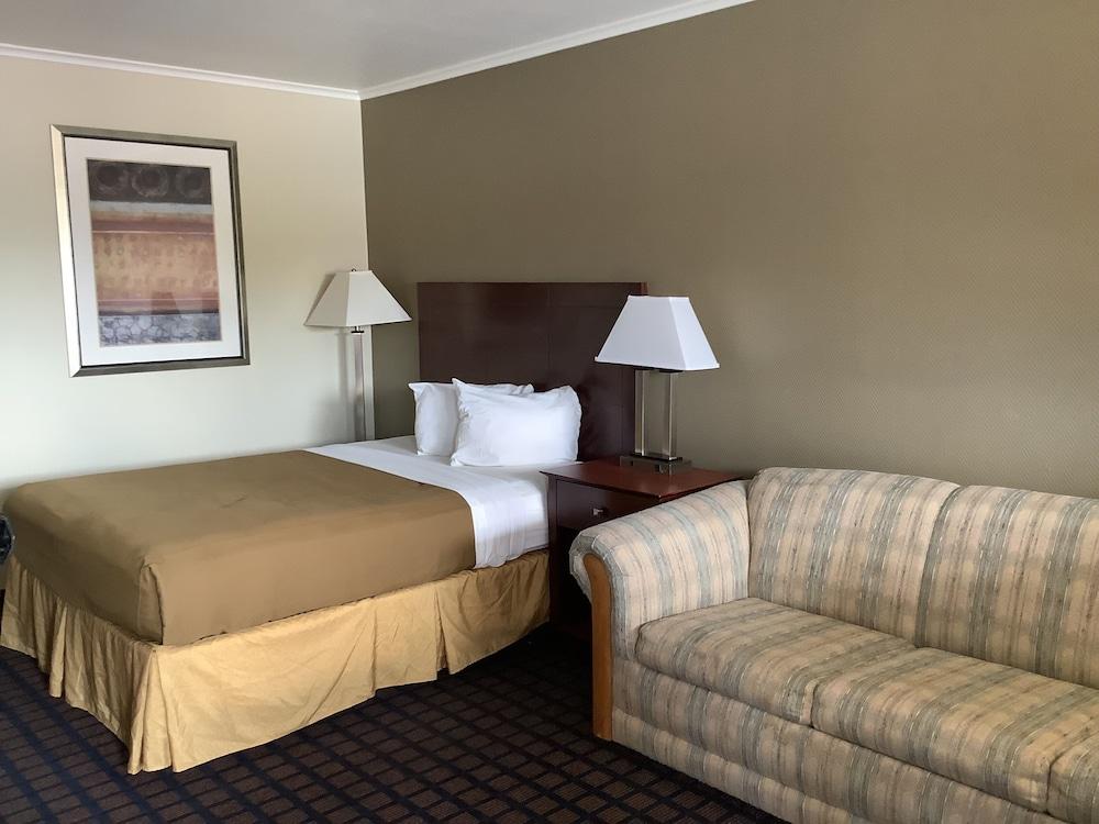 Silver Spur Vintage Inn & Suites photo 50