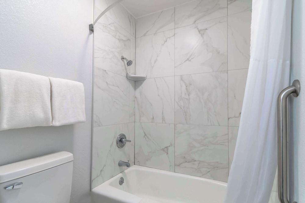 Studio 6 Suites Madera, California - Yosemite photo 19