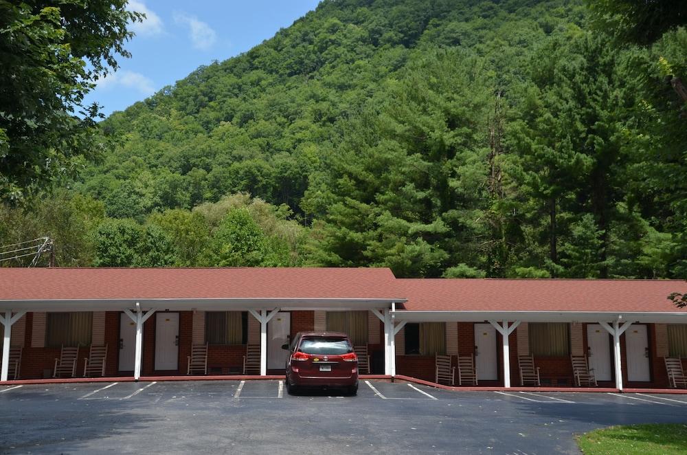 Travelowe's Motel photo 44