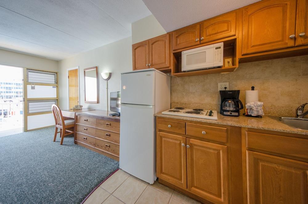 Attache Motel photo 29