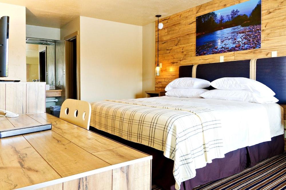 Blue Lakes Inn & Extended Stay photo 8