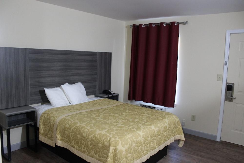 Homestead Inn photo 8