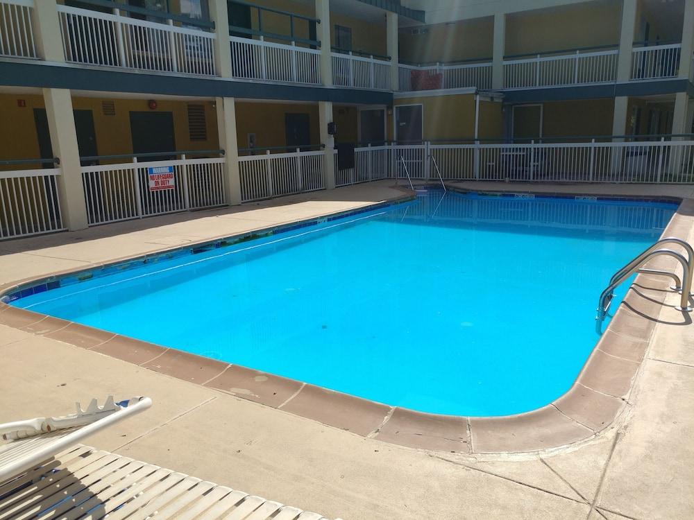 Super 8 by Wyndham New Cumberland photo 50