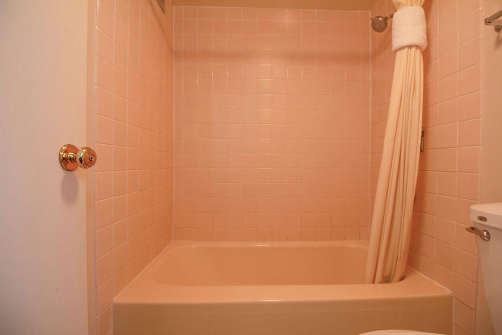 HomeTown Inn by OYO - Liberal, KS photo 64