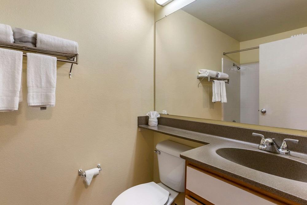 Suburban Studios Albuquerque Uptown photo 16