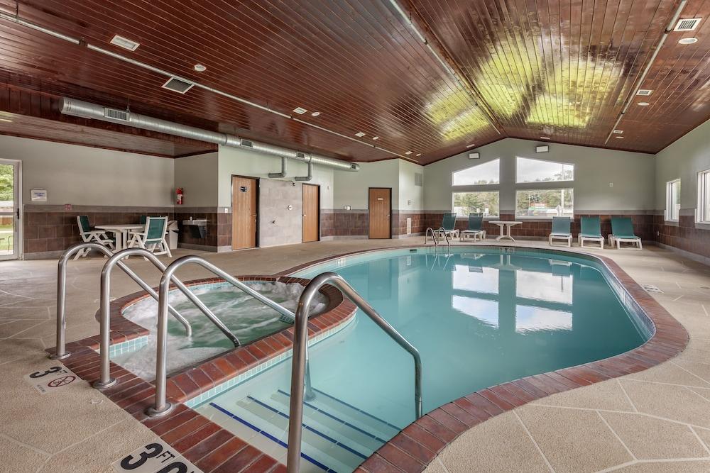 Quality Inn Redgranite photo 21