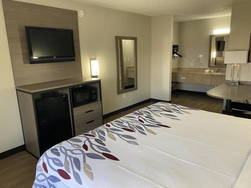 Red Roof Inn Jacksonville, AL photo 4