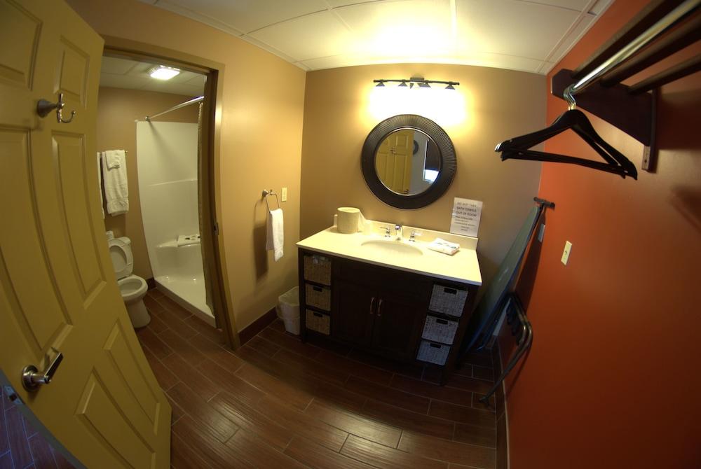 Put in Bay Victory Station Hotel photo 25