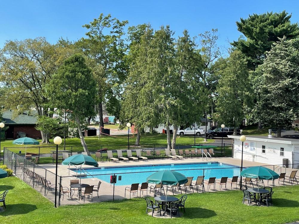 Amber's Inn & Suites photo 8
